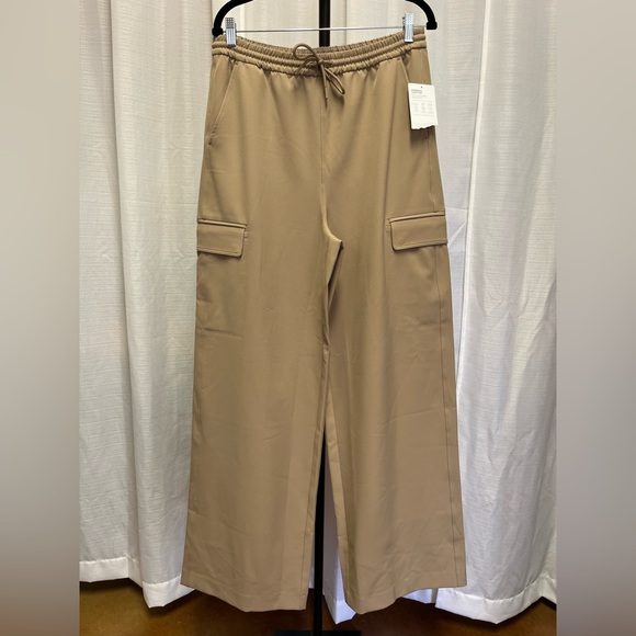 Athleta Promenade High Rise Cargo Pant color Brownstone Beige NWT | size medium - Picture 2 of 5